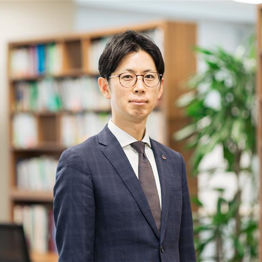 隣友也氏（税理士）